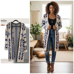 🌿GeeGee Women's Small/Medium Longsleeve Acrylic Aztec Tan Split Hem Cardigan